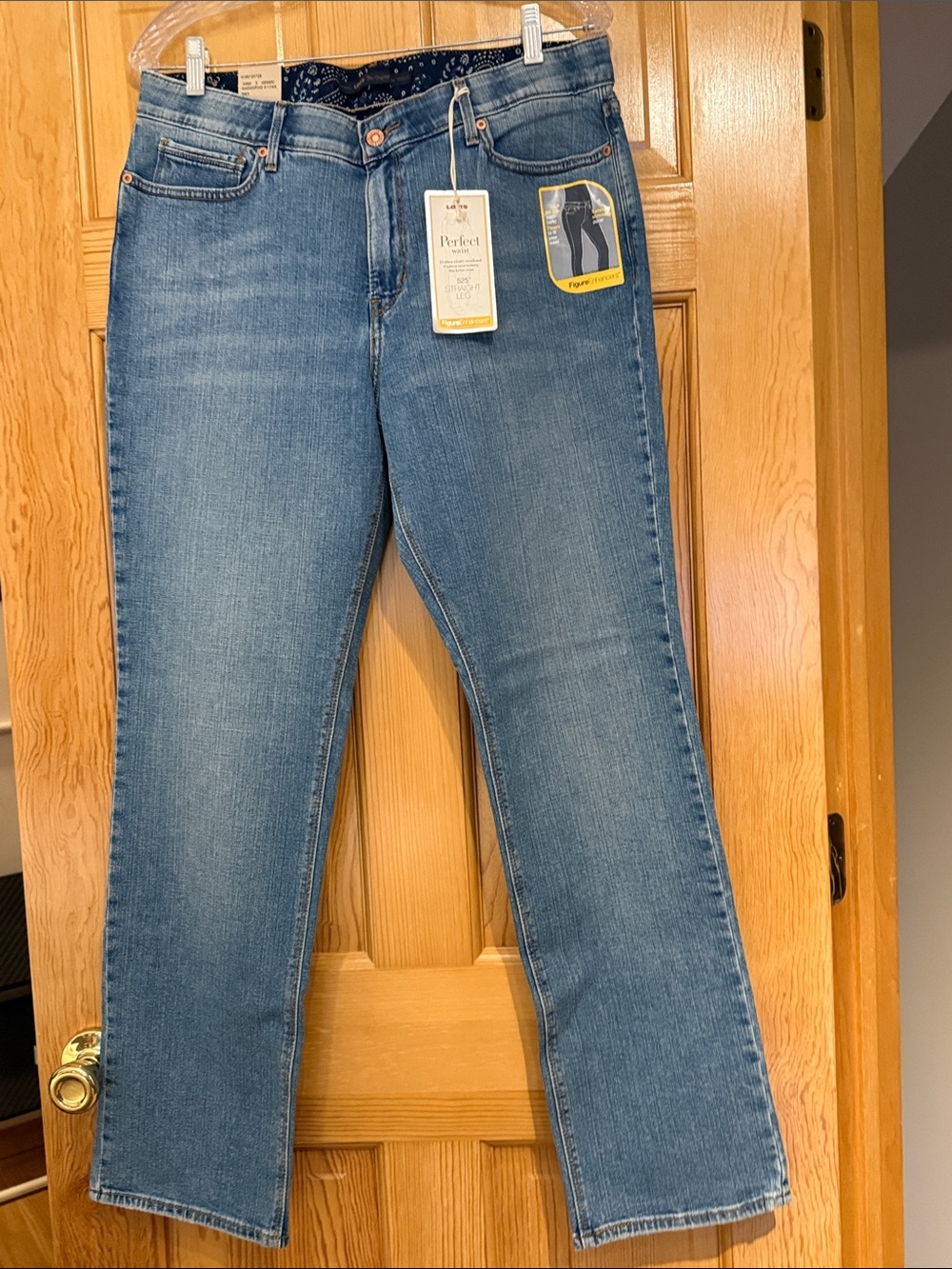 Levi's Women's Straight Leg, perfect waist Jeans in Mid Blue Wash